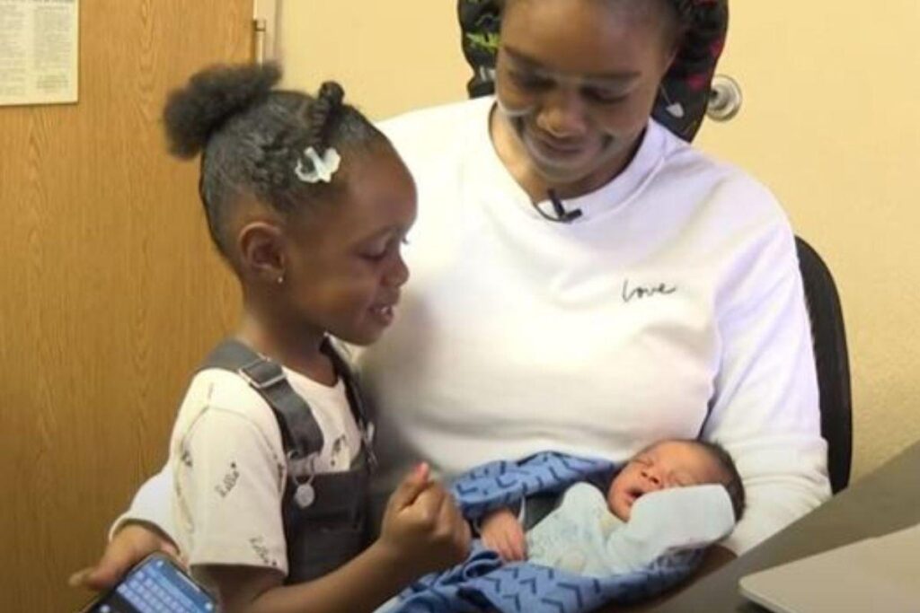 A mãe desistiu de colocar o filho na adoção