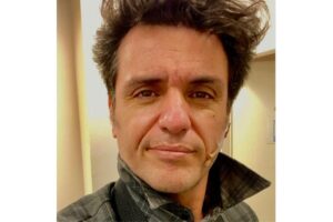 Rodrigo Lombardi posta foto ao lado do filho nas redes sociais