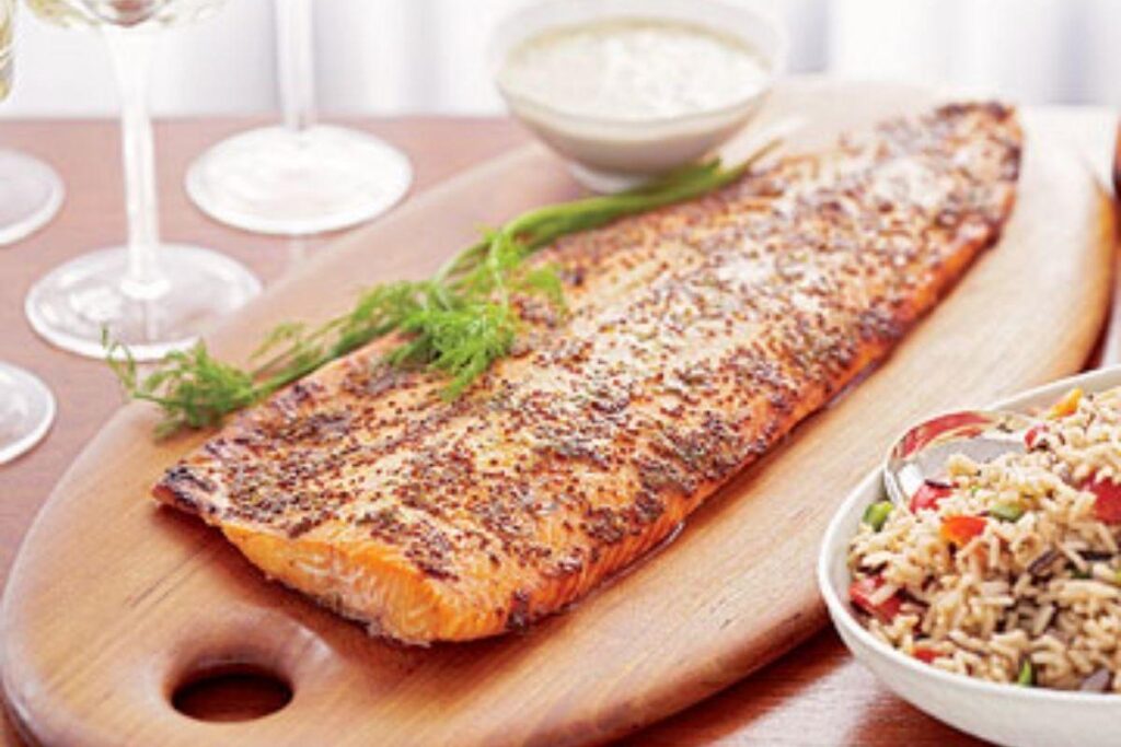 A tilápia fica deliciosa com a crosta de bolacha salgada e é uma ótima pedida para o almoço de Páscoa