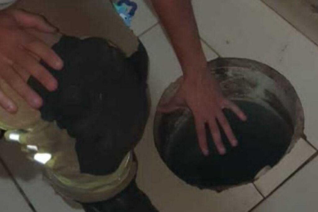 Menino de 1 ano se afoga ao cair em caixa de gordura dentro de casa