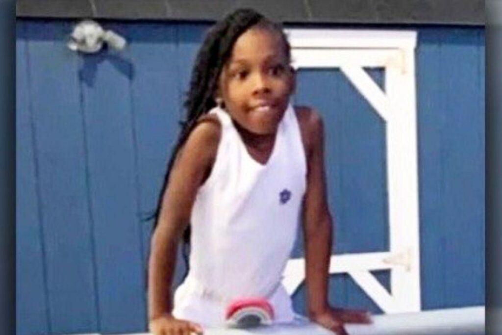 A mãe está processando a plataforma