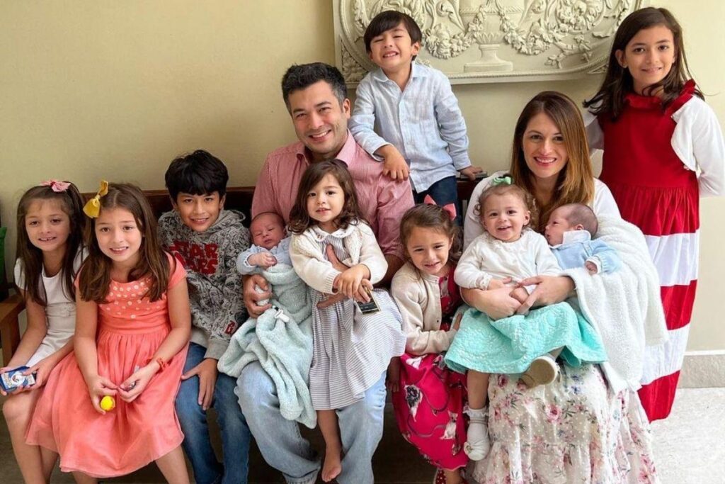 Mariana celebrou o Dia das Mães com os 10 filhos, a mãe e o marido