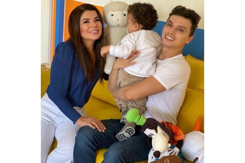 Mara Maravilha se declara para o filho no Dia Nacional da Adoção