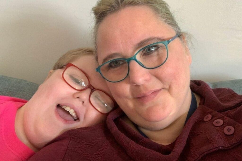 O filho de Charlotte sofre de uma deficiência intelectual