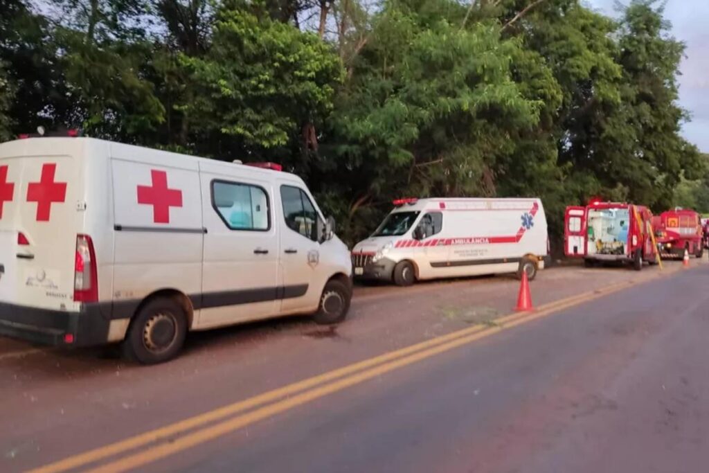 Acidente de ônibus deixa 7 pessoas mortas no Paraná