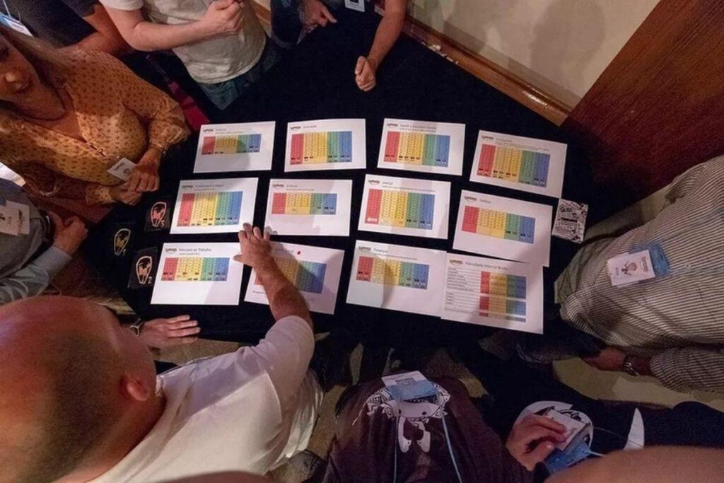 Organização britânica roda 15 cidades do país atrás de brasileiros superdotados