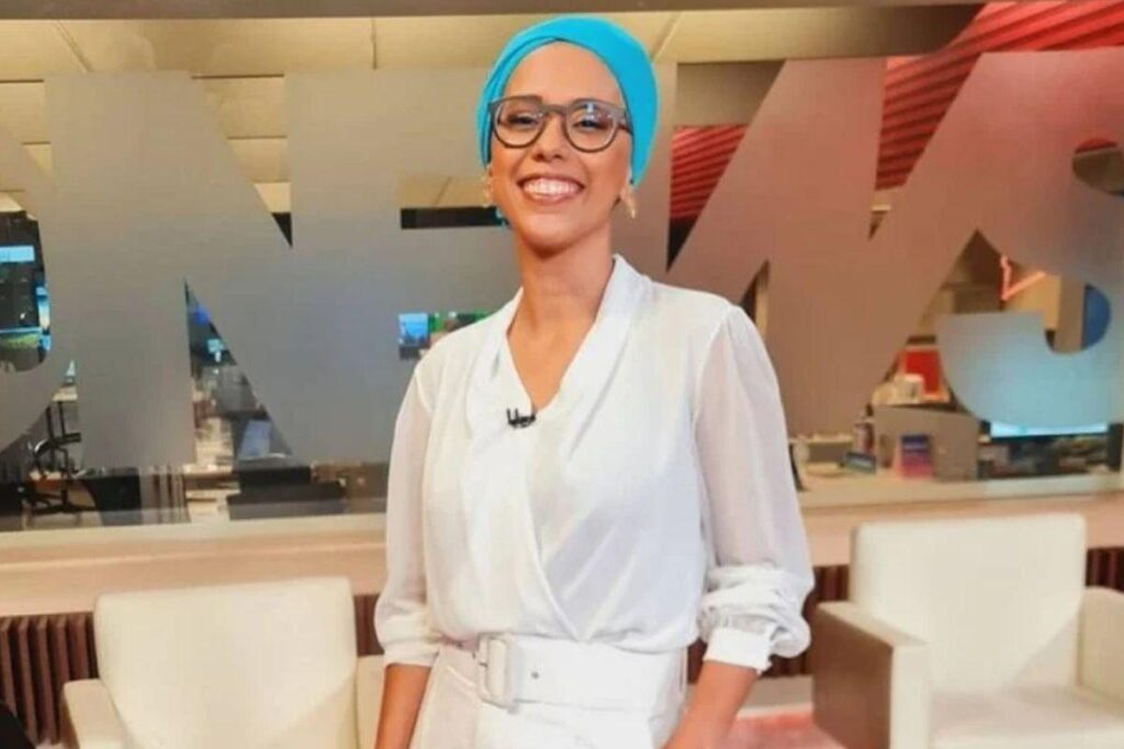 A jornalista compartilhou a notícia nas redes sociais