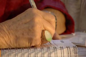 Neto compila cartas e poesias que a avó escreveu para parentes e lança livro