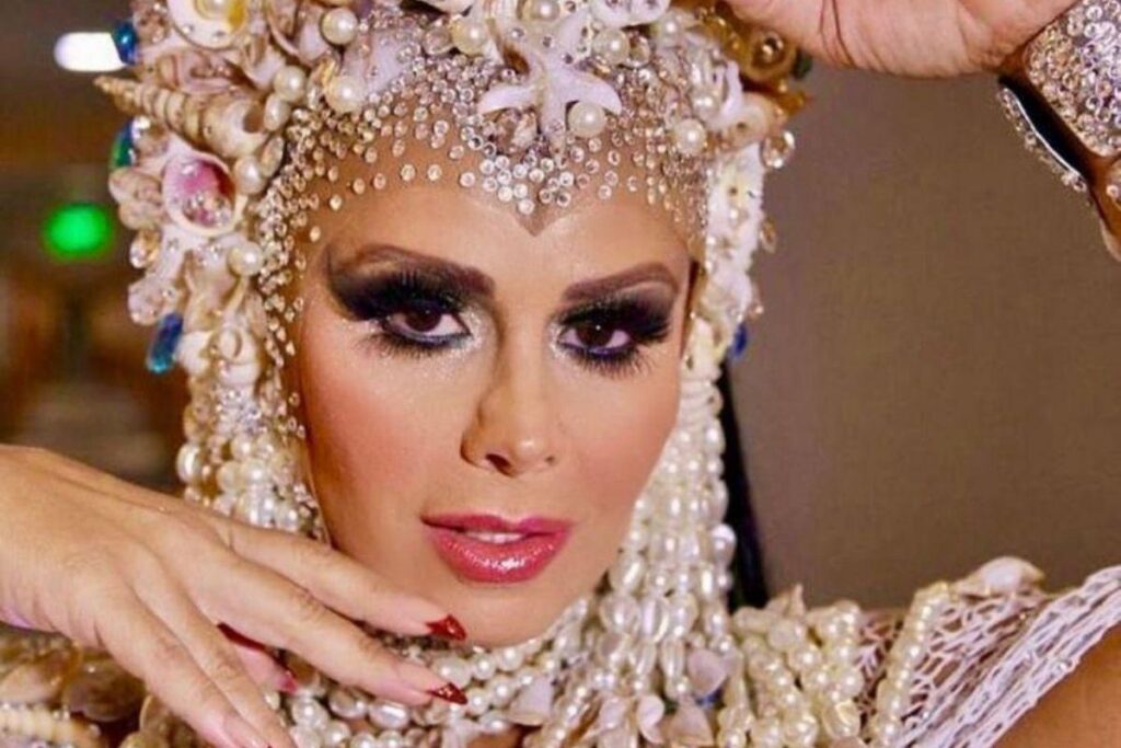 Viviane Araújo mostra barriga de cinco meses de gestação no Desfile das Campeãs do carnaval