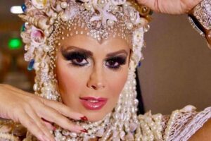 Viviane Araújo mostra barriga de cinco meses de gestação no Desfile das Campeãs do carnaval