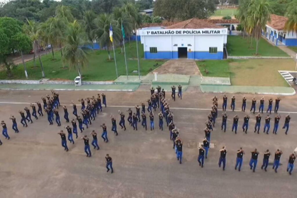 Uma surpresa de Dia das Mães feitas pelos alunos-soldados da PM fez sucesso