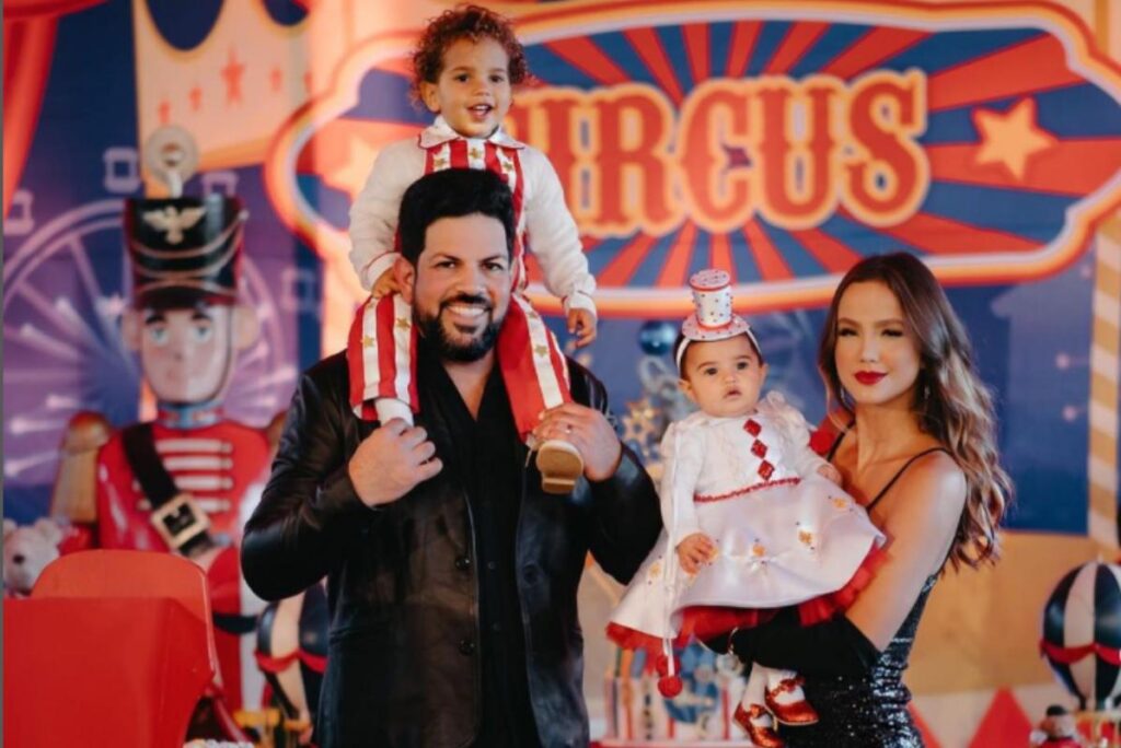 Biah Rodrigues com Sorocaba e filho Théo.