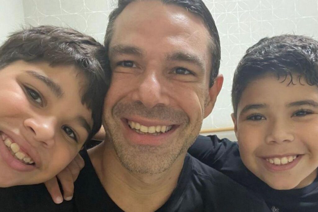 Marcus foi de jatinho com os filhos até Santa Catarina para parque de diversão