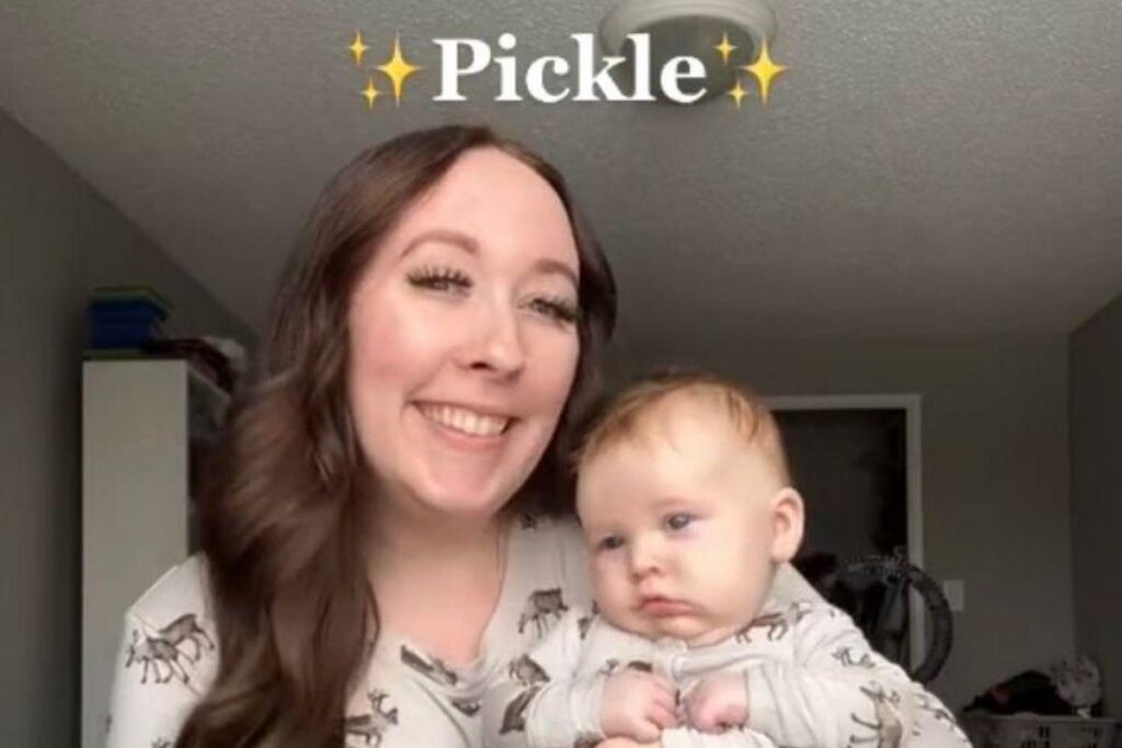 Mãe dá o nome “picles” para a filha e viraliza no TikTok