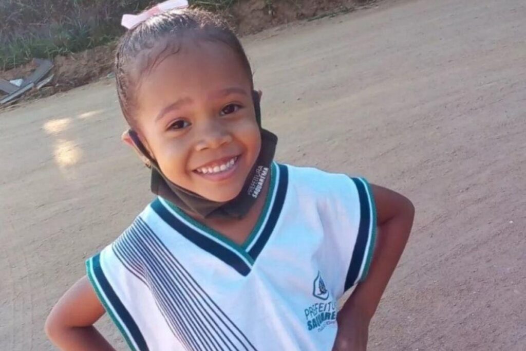 O pai disse que a filha recebeu uma dose de adrenalina no hospital e não resistiu