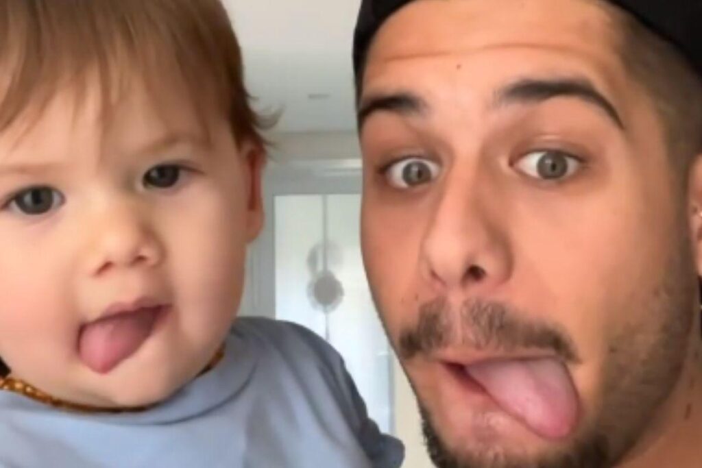 Zé Felipe mostrou um vídeo da Maria Alice mostrando a língua