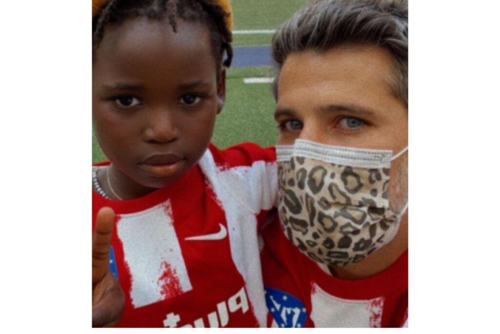 Bruno Gagliasso compartilhou a foto de Bless desenhando