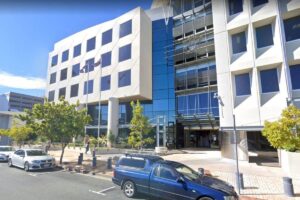 A mãe perdeu a guarda do filho após bater nele com uma colher de pau