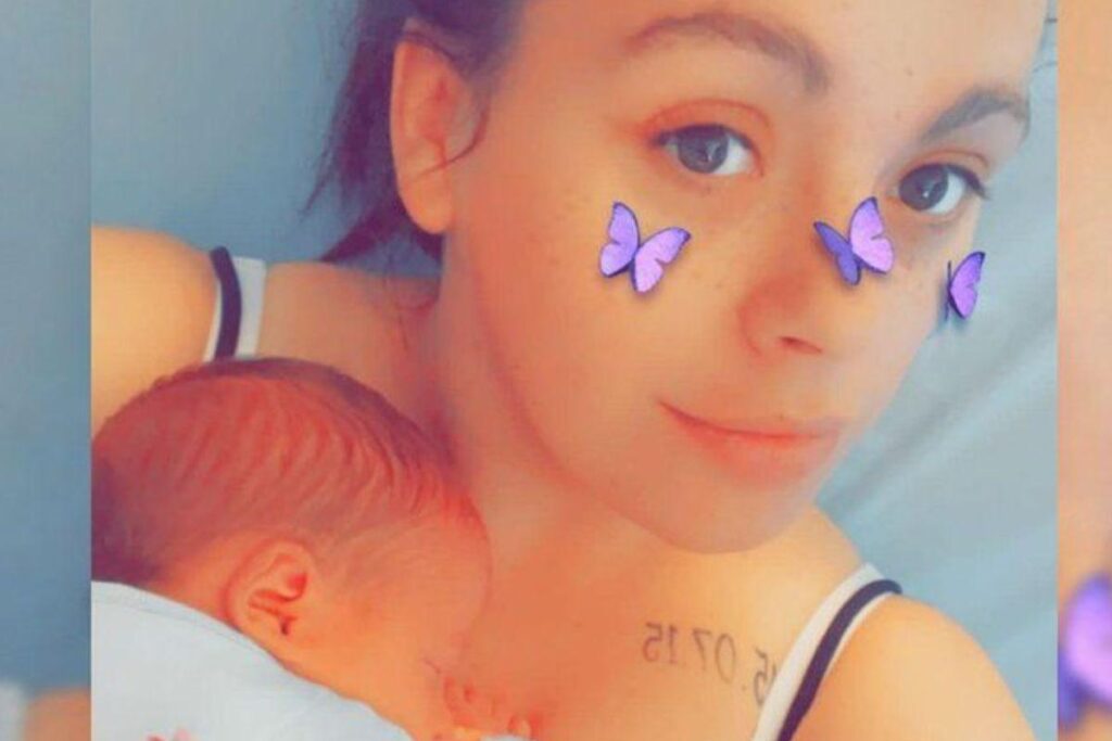 A mãe ficou sem reação ao ser proibida de amamentar a filha de 1 mês