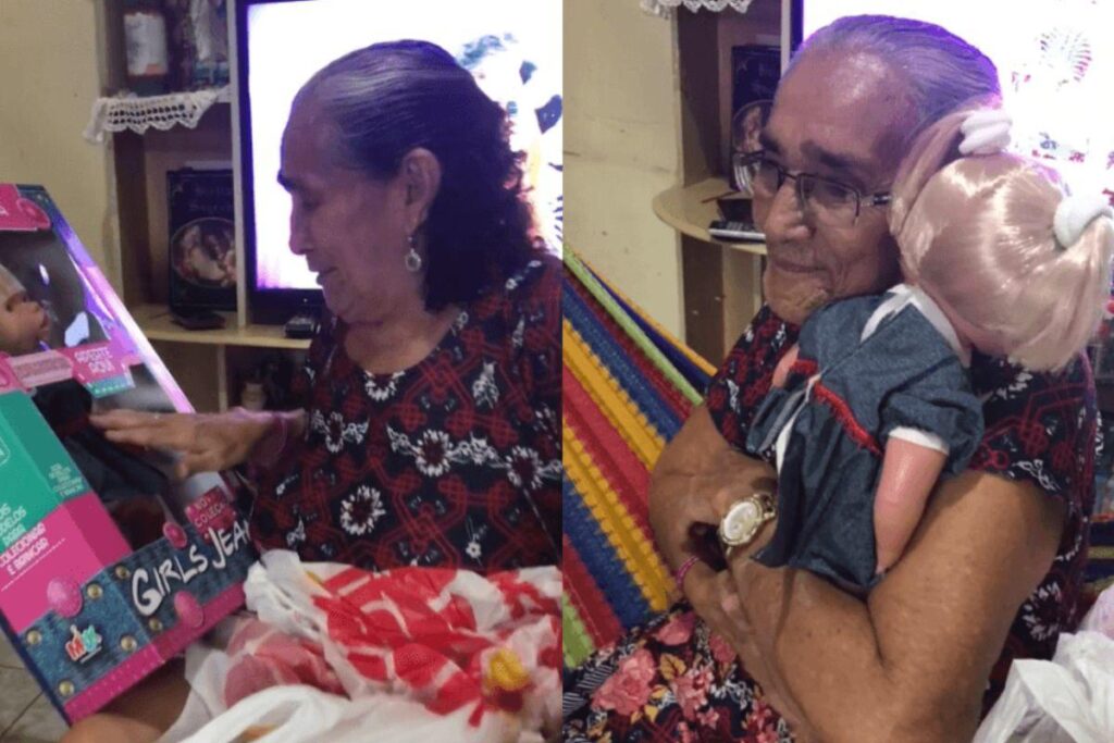 A avó ganhou do neto a primeira boneca no aniversário de 78 anos