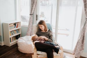 Mulheres que estão amamentando devem ficar atentas ao momento em que decidirem fazer uma tatuagem