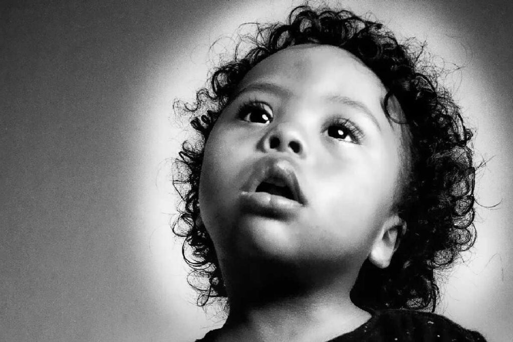 Precisamos falar sobre crianças negras com síndrome de Down e incluir elas no mundo