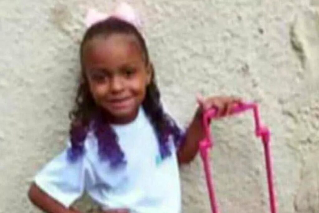 Menina de 4 anos foi atingida por bala enquanto comprava pipoca