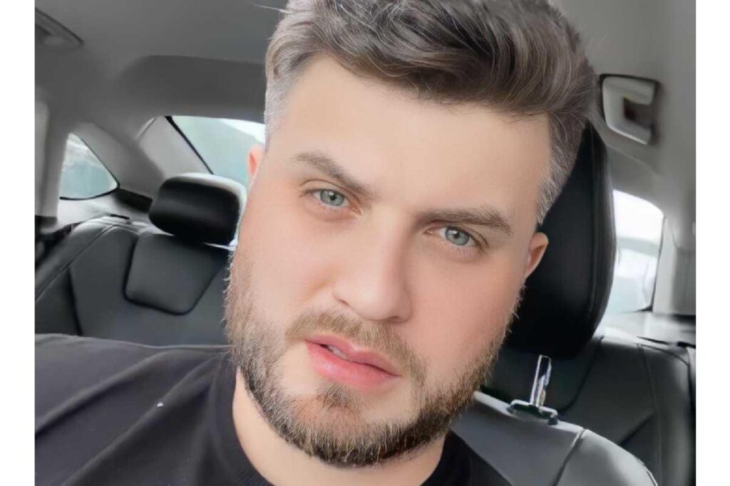 Mulher de Conrado atualiza estado de saúde do cantor depois de alta na UTI: “Fortes dores”