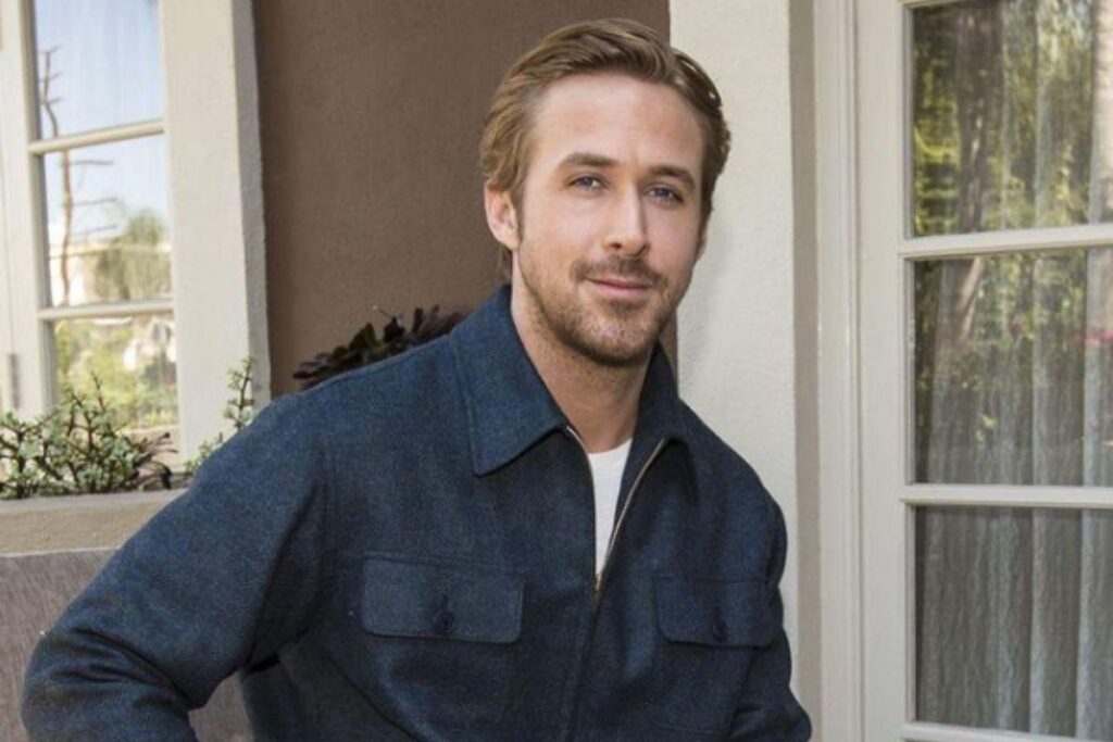 Filme da Barbie: Ryan Gosling aparece em foto como Ken e semelhança com o boneco é de impressionar