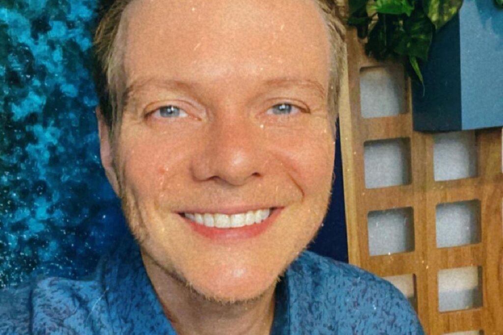 Michel Teló mostra foto ao lado da esposa e dos filhos