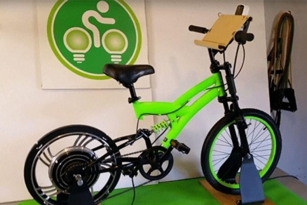 A bicicleta foi instalada em colégios no país inteiro