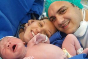 Carolina vivenciou uma experiência traumática no momento do parto