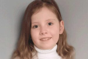 Bella J. Dark aparece com o livro publicado, The Lost Cat, e é referenciada como a pessoa mais jovem do mundo a publicar um livro