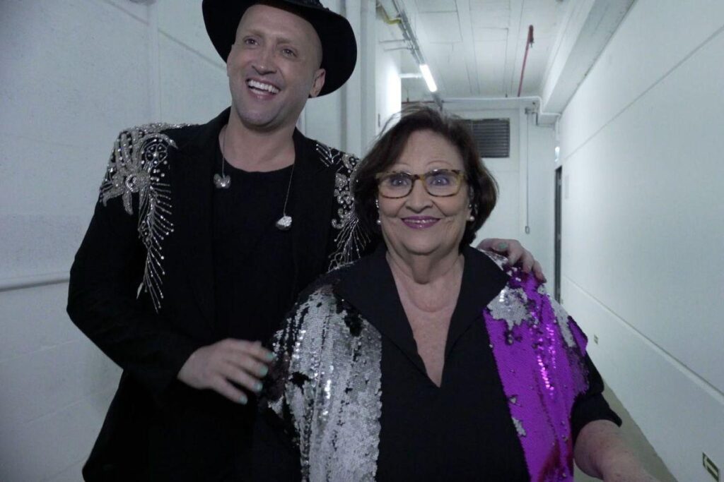 Mãe de Paulo Gustavo com o filho e os netos