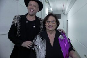 Mãe de Paulo Gustavo com o filho e os netos