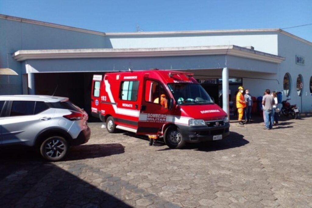 As crianças brincaram com o revólver