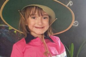 O pai solteiro está devastado com a perda da filha.