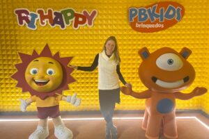 Carolina Braune Coelho, mãe de dois filhos, está à frente do time de comunicação da Ri Happy