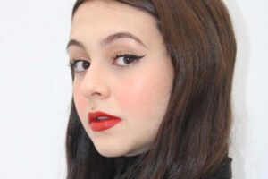 A atriz divulgou uma carta aberta contando sobre os tipos de violência que sofreu