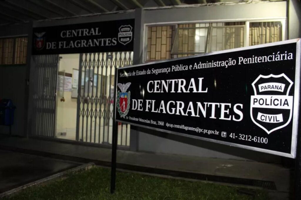 A mãe da criança, junto da família, fez a denúncia para a polícia