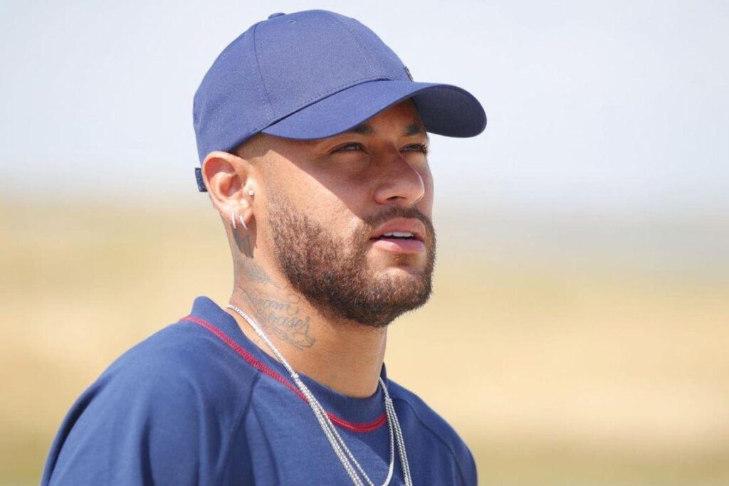 Pai e mãe do jogador estão sendo acusados de fraude.