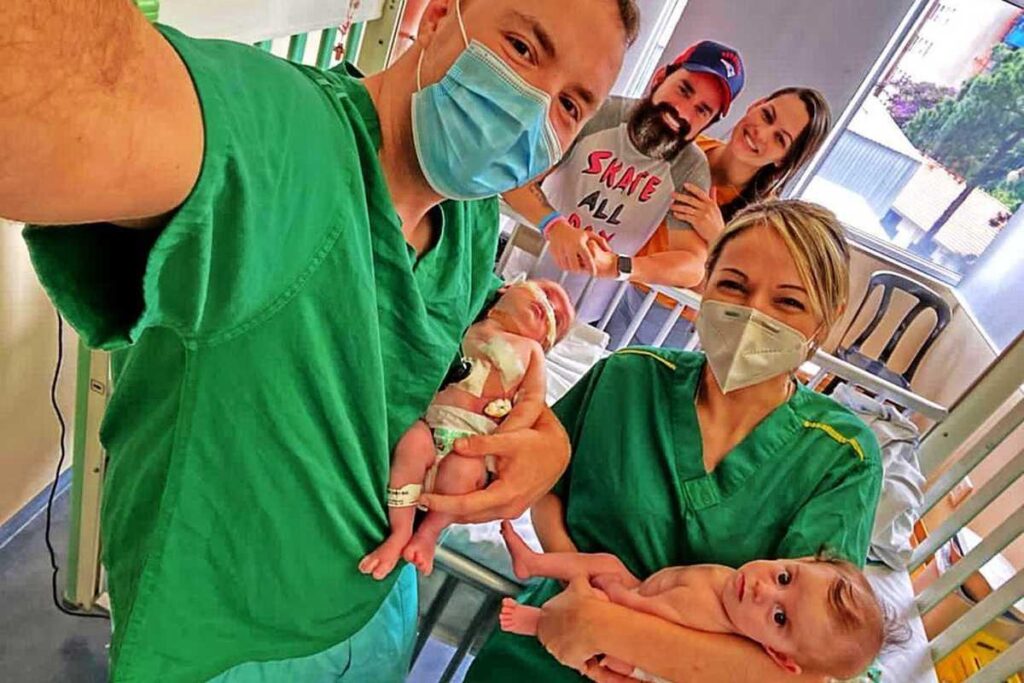 Gêmeas siamesas já separadas após cirurgia com impressão 3D