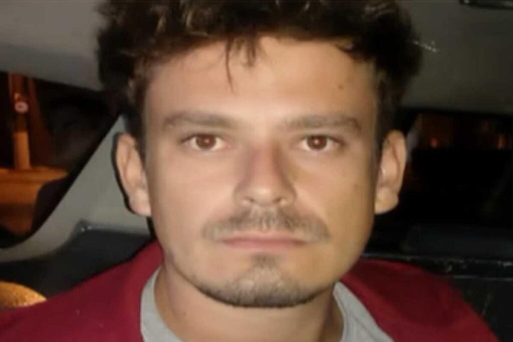 Mãe de 23 anos e bebê de 3 meses foram mortos, e principal suspeito é o pai