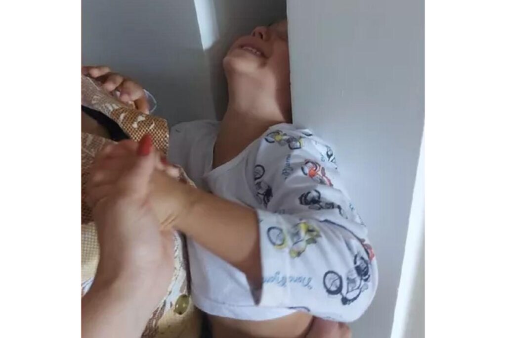 O menino chegou a passear no veículo dos bombeiros