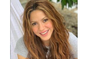 Paparazzi clicou Shakira se divertindo com os filhos