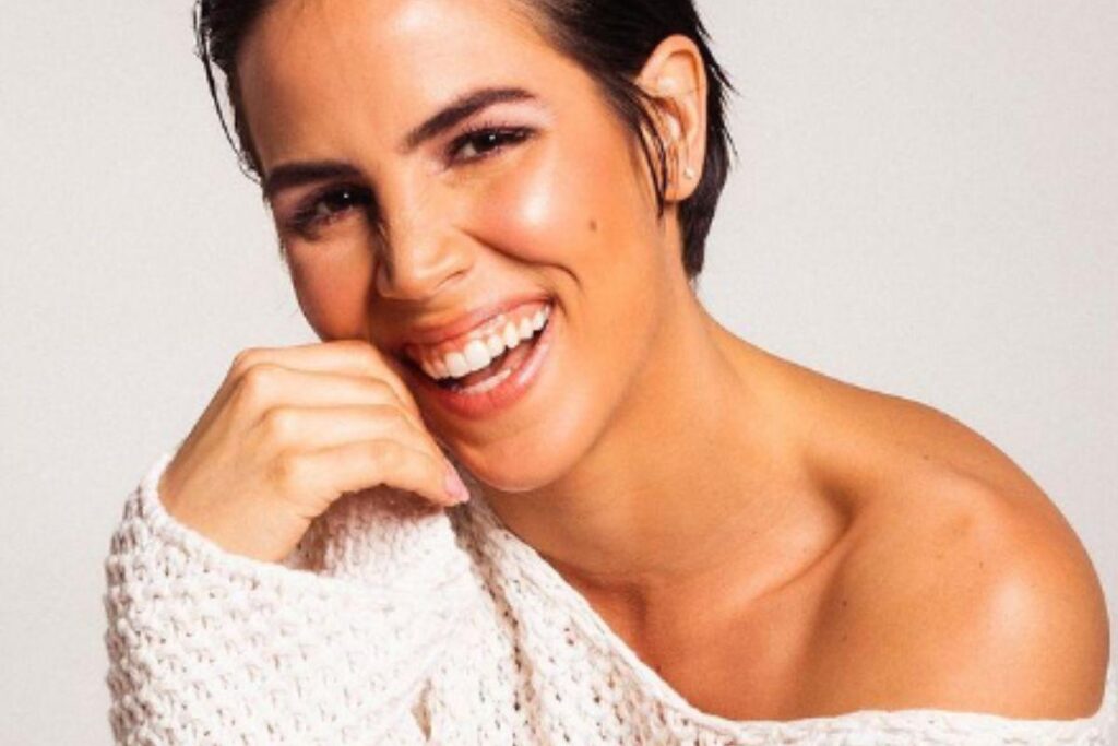 Pérola Faria anuncia primeira gravidez 3 dias após noivado