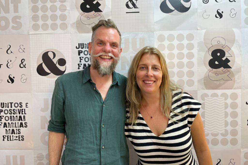 Andressa Simonini, editora-executiva da Pais&Filhos, Marcos Piangers e Ana Cardoso, pais de Anita e Aurora, e Jennifer Detlinger, editora da Pais&Filhos, participaram do 4º episódio do POD&tudo