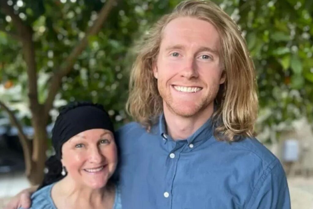 Foi um choque para a mãe ouvir que seus cabelos nunca mais iriam crescer