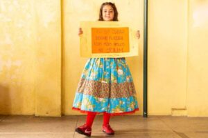 Protestos foram feitos em defesa de Emanuelle contando com cartazes e frases de apoio