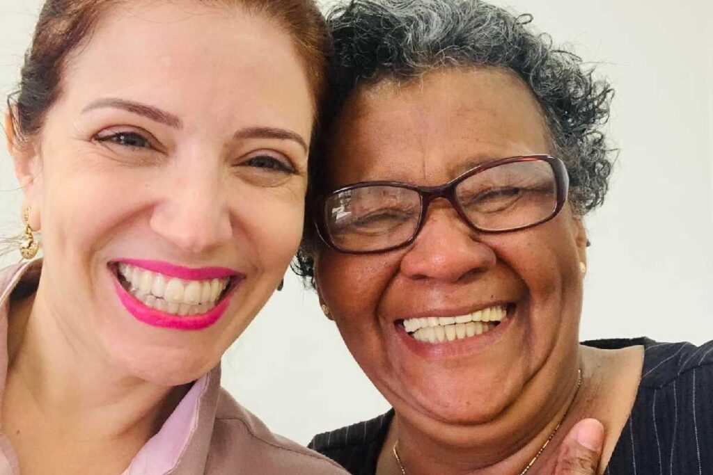 Uma doméstica se tornou advogada aos 64 anos após retomar os estudos